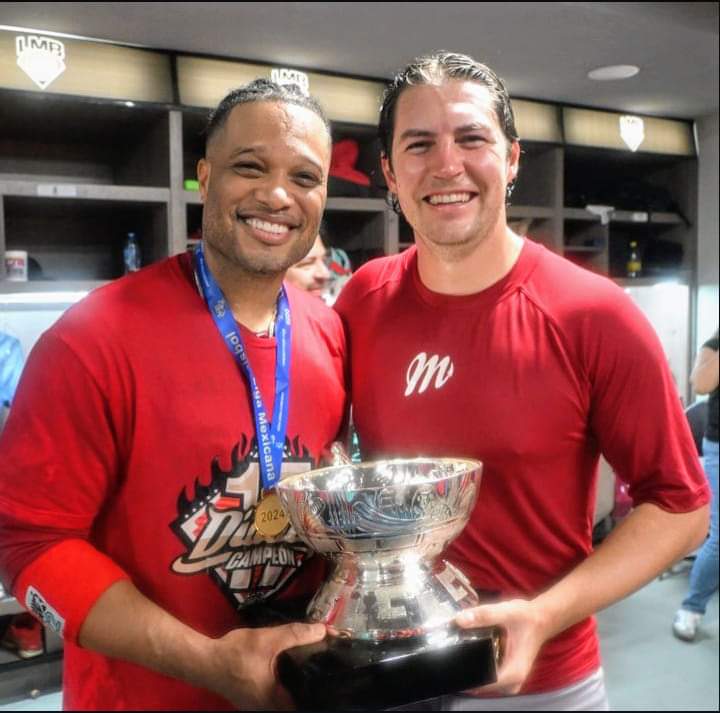 MundoPeriodista's tweet photo. #BeisbolMexicano Muchas felicidades para Robinson Canó y Trevor Bauer, ambos ayudaron a los Diablos Rojos de México a un nuevo título. Sin embargo, Canó y Bauer, demostraron ser jugadores con calidad de Grandes Ligas. #Robinsoncano #trevorbauer https://t.co/cAJqPibQqM