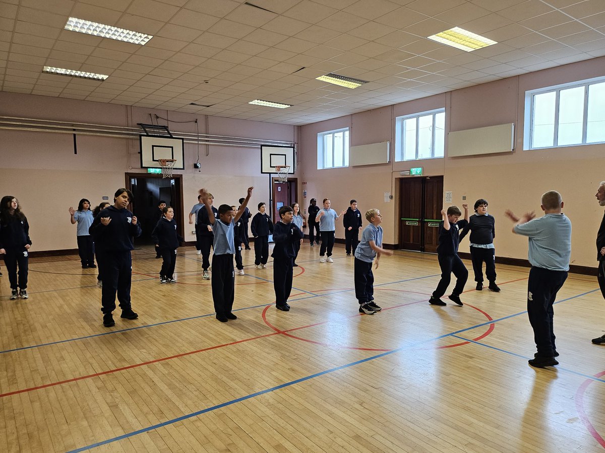kevinssallynog1's tweet photo. Great to have the brilliant @MONKSTOWNBC back in school, always improving our enjoyment of school, our agility, co-ordination and our sprinting ability for those 'late to school mornings!' ๐ช๐ช๐๐๐ฏ๐ฏ #champsinthemaking #magnetstothefridge #community https://t.co/fPTjF1vyVB