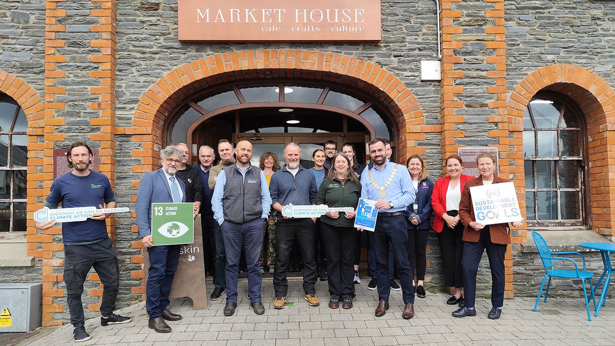 ERNACT's tweet photo. 😃What a day in Clonmany, Donegal for the launch of the #intelligentcitieschallege #LocalGreenDeal: "Grow, Eat, Compost, Repeat" for Donegal!
This initiative promoting #sustainability & the #circulareconomy marks a big step towards a more #sustainable future.🌿
Stay tune! https://t.co/Ly8A0sJYDV