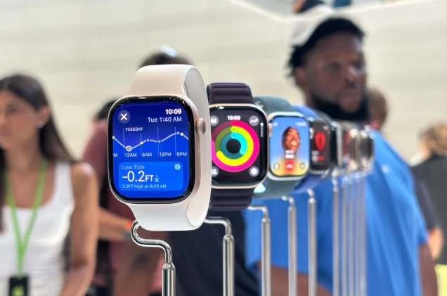 #Apple Watch Series 10 hands-on: Bigger, lighter and thinner than ever.

The company's new #wearable also has a larger, updated display.

engt.co/3ZdXvPW

article from <a href="/engadget/">Engadget</a> 
#tech #iOS