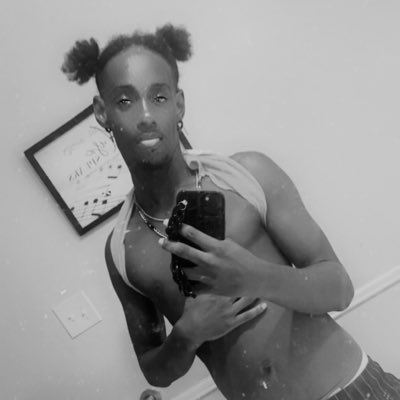 MWaynebowie's tweet photo. #NewProfilePic https://t.co/fnOdOBrjGy
