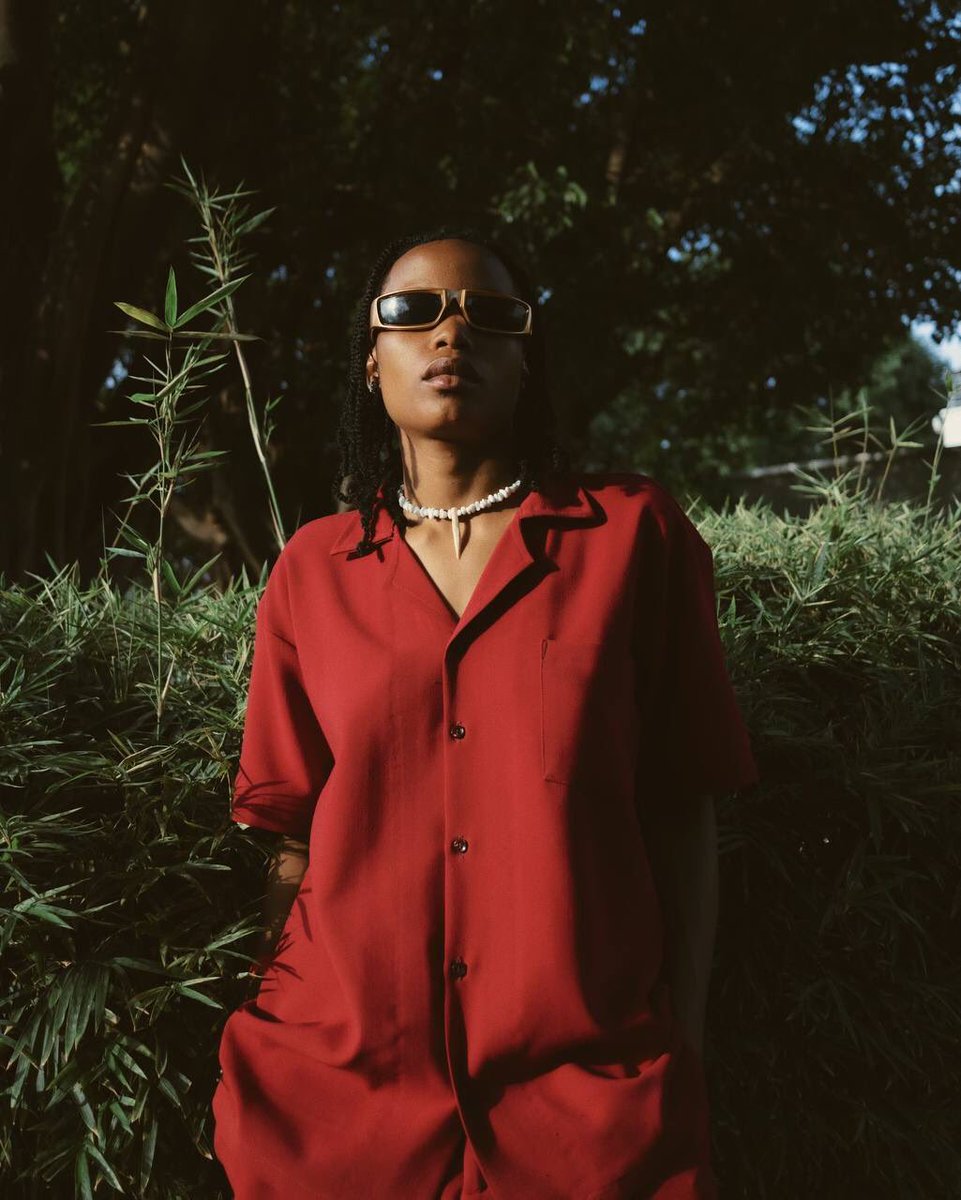 AnesiEmpire's tweet image. How do you define “Essence”:
For me, 'Essence' defines the connection between my inner self and my art form. It's what drives my creativity, passion and aura shaping how I present myself in every room I step in.
⚡️⚡️⚡️⚡️
#ÀNESI #anesiempire #anesimusic #anesiworld