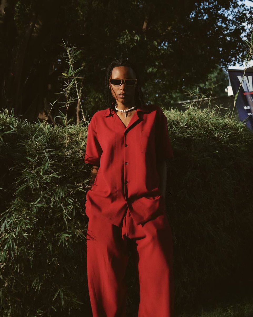 AnesiEmpire's tweet image. How do you define “Essence”:
For me, 'Essence' defines the connection between my inner self and my art form. It's what drives my creativity, passion and aura shaping how I present myself in every room I step in.
⚡️⚡️⚡️⚡️
#ÀNESI #anesiempire #anesimusic #anesiworld