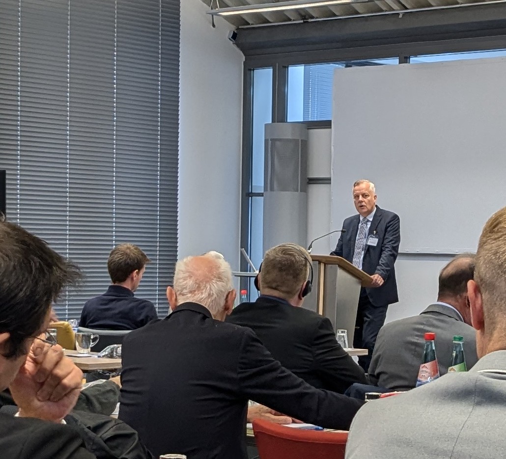 christoph_nubel's tweet image. Los geht's: Tagung "Streitkräfte zwischen den Weltkriegen" (#ITMG des #ZMSBw).

Koselleck auf die #Militärgeschichte gewendet: @superpoehl über Erfahrungsräume &amp;amp; Erwartungshorizonte der Zeit nach 1918.