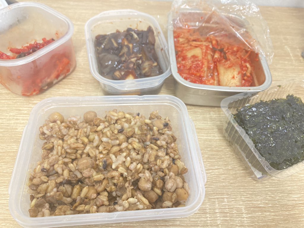Single_Dining's tweet photo. 20240909

잡곡밥(현미 귀리 카무트 렌틸 칙피 압맥)
주말에먹다남은간짜장소스
무말랭이
김
김치
#홍냥_도시락 https://t.co/PJYQZFgCcu