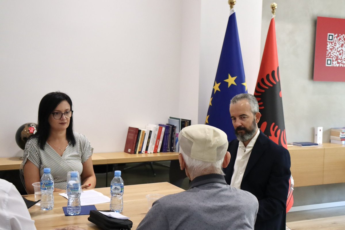 🇦🇱🗳️ Në <a href="/KQZShqiperi/">KQZ Shqipëri</a> mikprita zj. Erida Skëndaj, drejtore ekzekutive e <a href="/HelsinkiShqip/">KomitetiShqiptarHelsinkit</a> (KShH), z. Emanuel Xhindi, asistent ligjor i projektit dhe z. Njazi Jaho, ekspert i KShH në një takim për të bashkëbiseduar lidhur me procesin zgjedhor për zgjedhjet për kryetar bashkie në