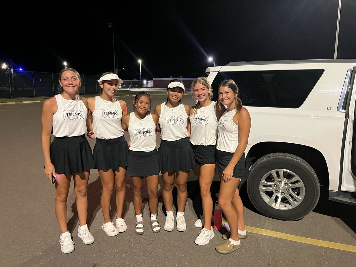 The Buffs had a great day in Valley Center, with all players getting to the finals and taking 🥇 as a team in the 8 squad field!!

#1 singles Danica: 🥈 
#2 singles Quincy: 🥇 
#1 doubles Chloe/Jocelyn: 🥇(tied) 
#2 doubles Sofia/Katie: 🥇