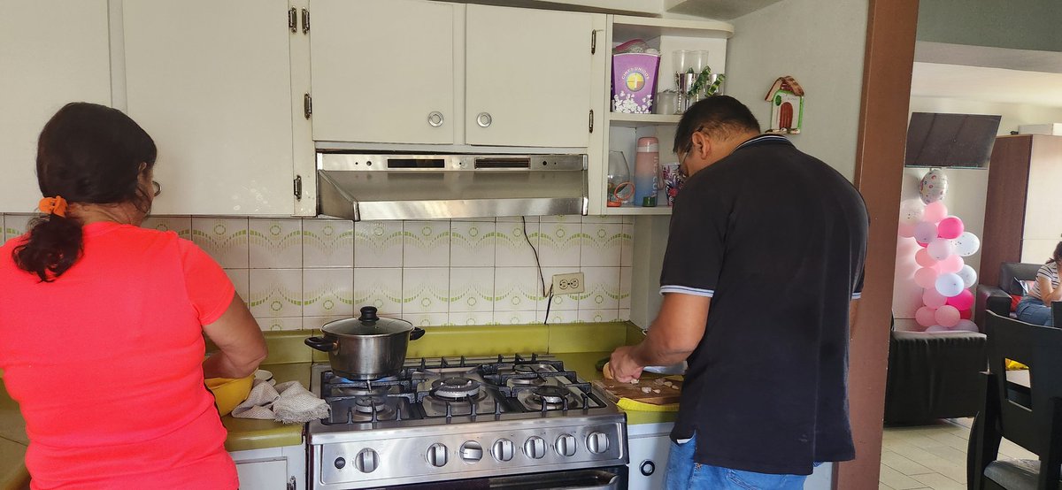 yazefrontado's tweet photo. Cocinandito..... El Chef es él!!! https://t.co/GurjxJTUaV