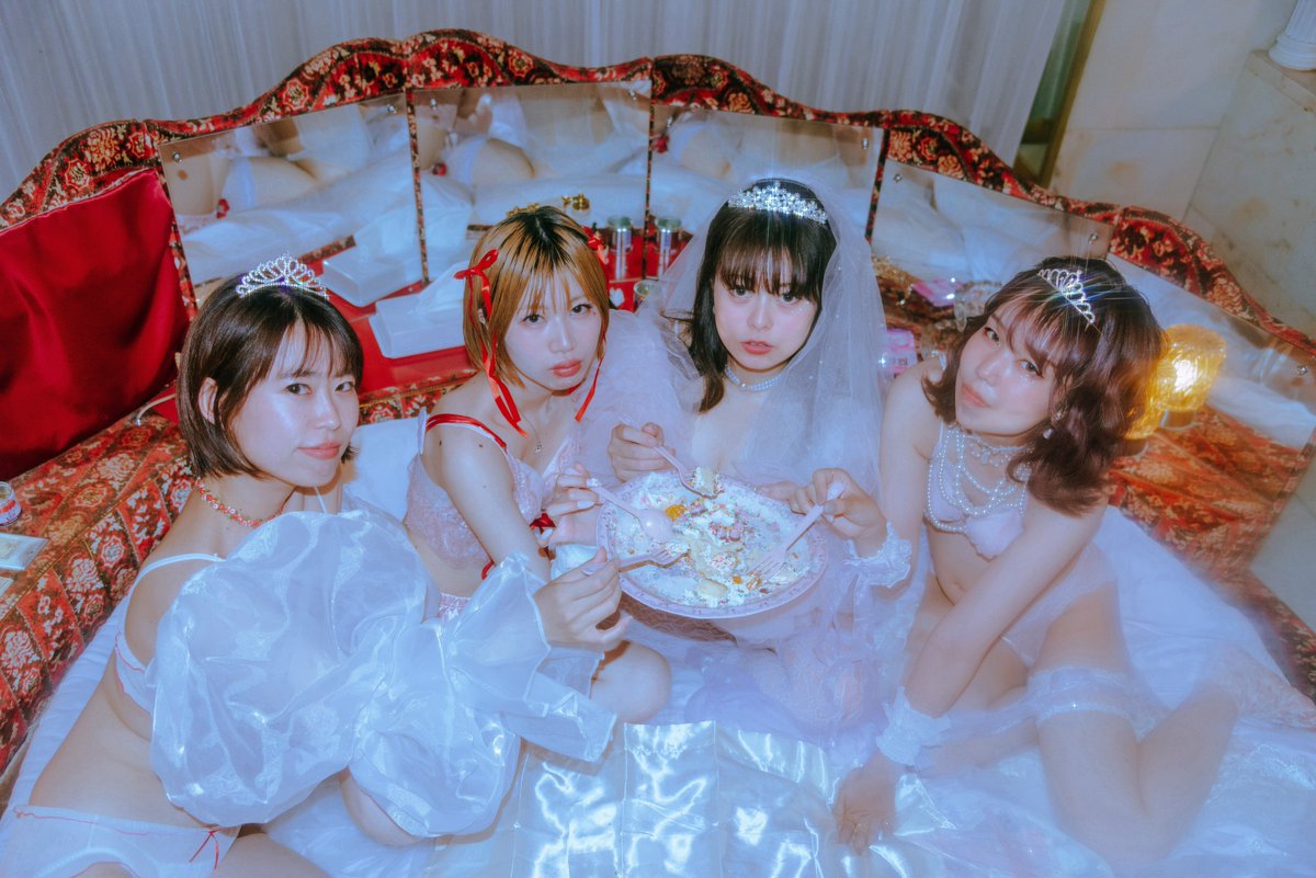 ofuro_camera's tweet photo. 秘密結社永遠少女 https://t.co/142AXMdPdZ