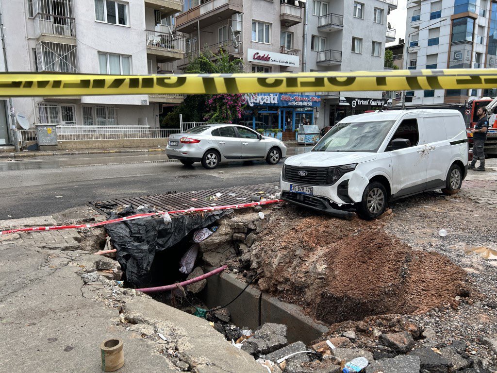 alpayozalan35's tweet photo. Yıllardır CHP’nin yönetiminde olan güzel İzmir’imizin içler acısı hali. 

CHP pişmanlıktır. https://t.co/MOxKjgvAnC