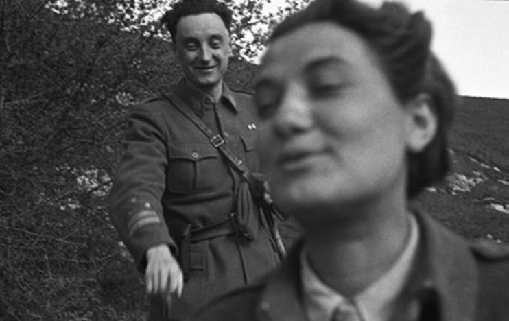 drugjarni's tweet image. Ratno vjenčanje Vere Hreščak i Aleša Beblerja. Vojna vas, Slovenija, 3. travnja 1945.