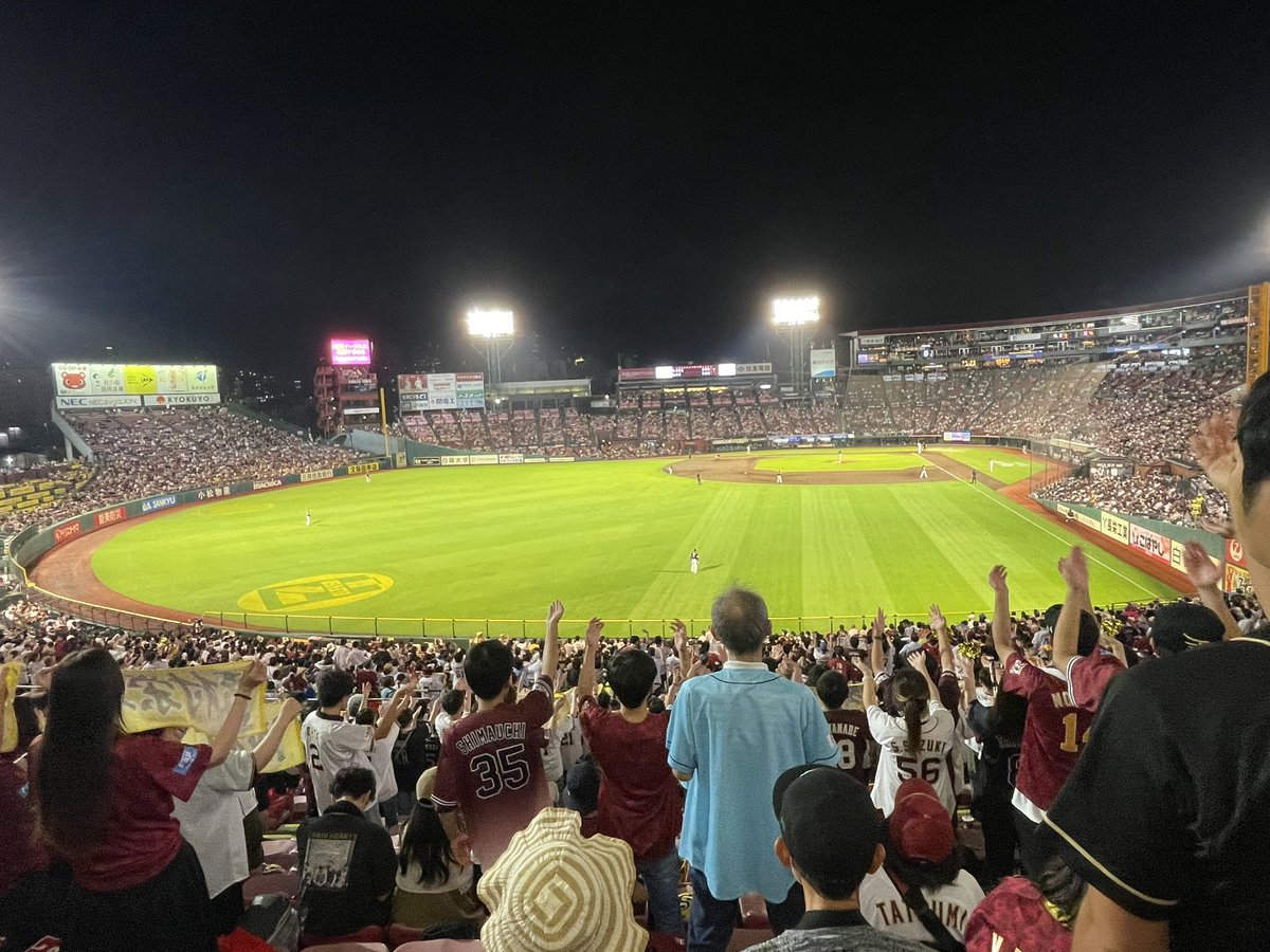 Mrcarrasco4's tweet photo. 今日は楽天イーグルスvsソフトバンクホークス⚾️✨
チケット貰ったので😅
仙台は蒸し暑い🥵💦
飲みながら観戦♥️かんぱーい🍺✨
今日はダメだぁー💦
#野球観戦 #楽天イーグルス #ソフトバンクホークス #楽天モバイルパーク宮城 #ハイボール https://t.co/oTbcYwjGVe