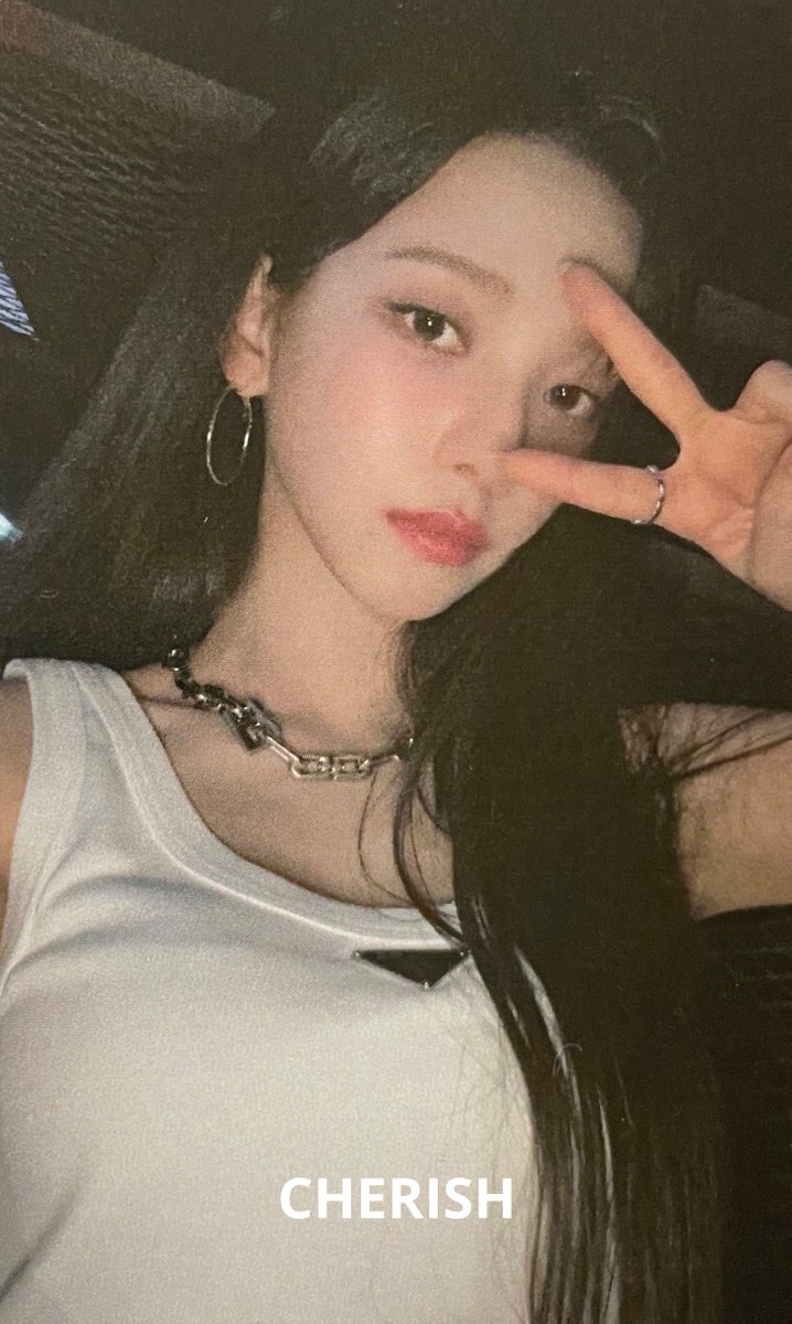 ujiminphoria's tweet image. THIS KARINA PHOTOCARD IN PRADA CROP TOP?!!??