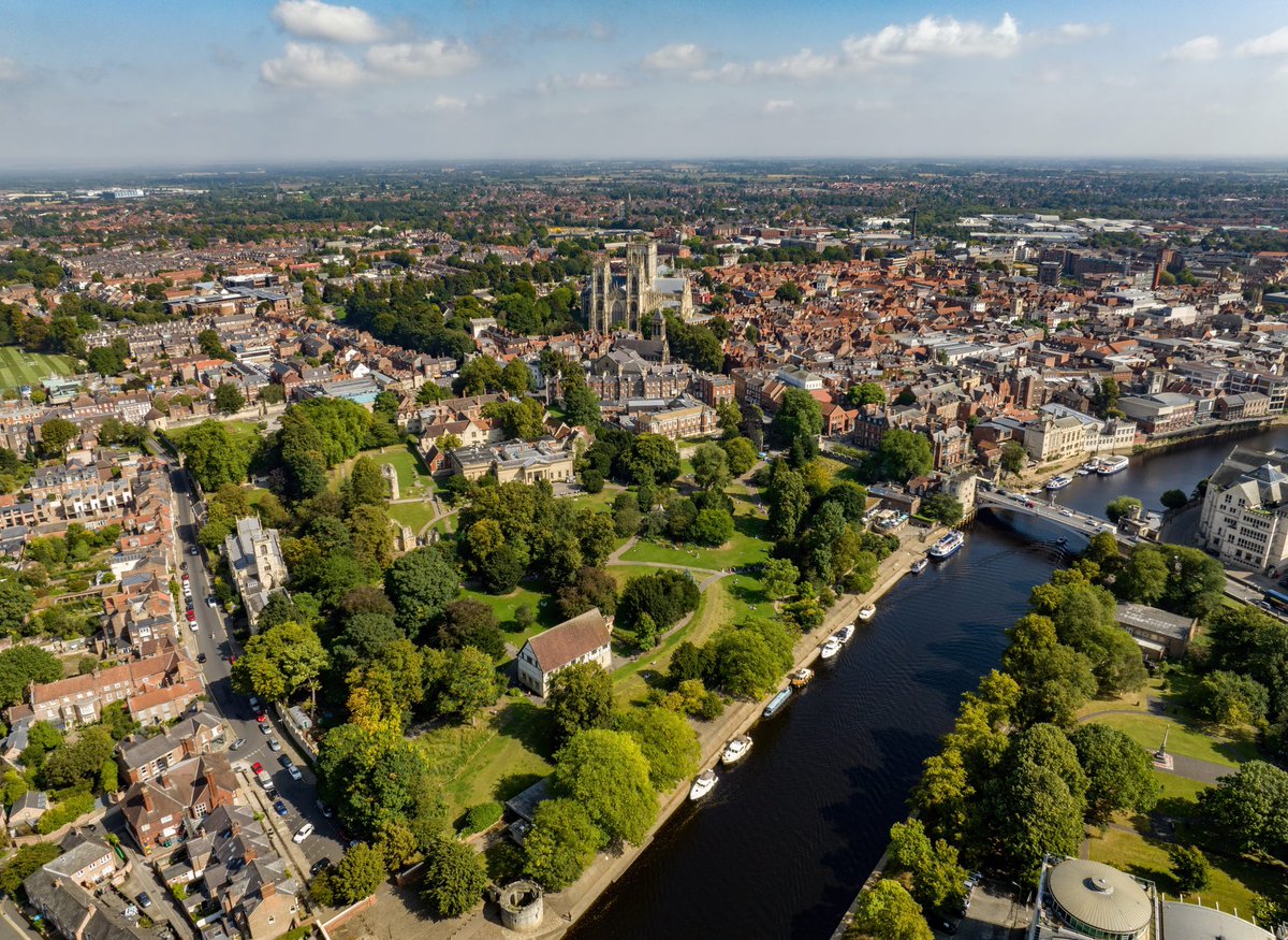 York and Minster, looking diagonally across the Museum gardens.
#yorkuk #visityork #yorkmuseumgardens #yorkminster