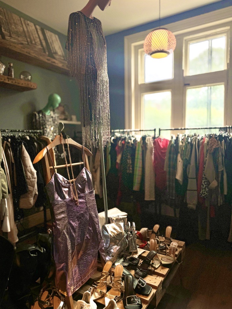 Get down to the newly open Brick Shops at <a href="/theoldcourts/">The Old Courts</a>! ✨

As Wigan's first vintage themed charity shop, expect to find a range of fabulous retro items like clothing, furniture and more, with proceeds going towards <a href="/TheBrickWigan/">The Brick</a> to help fight poverty around our borough. 👏