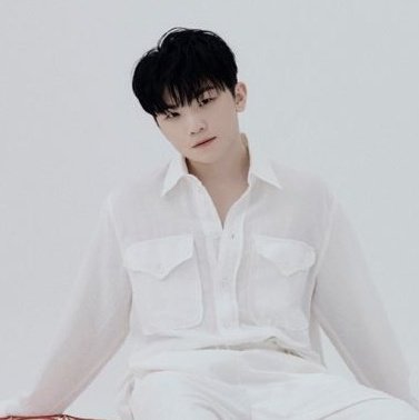 __EGGPLANT's tweet photo. 년도가 다른 사진을 찾으시오 https://t.co/8DNUYXRByy