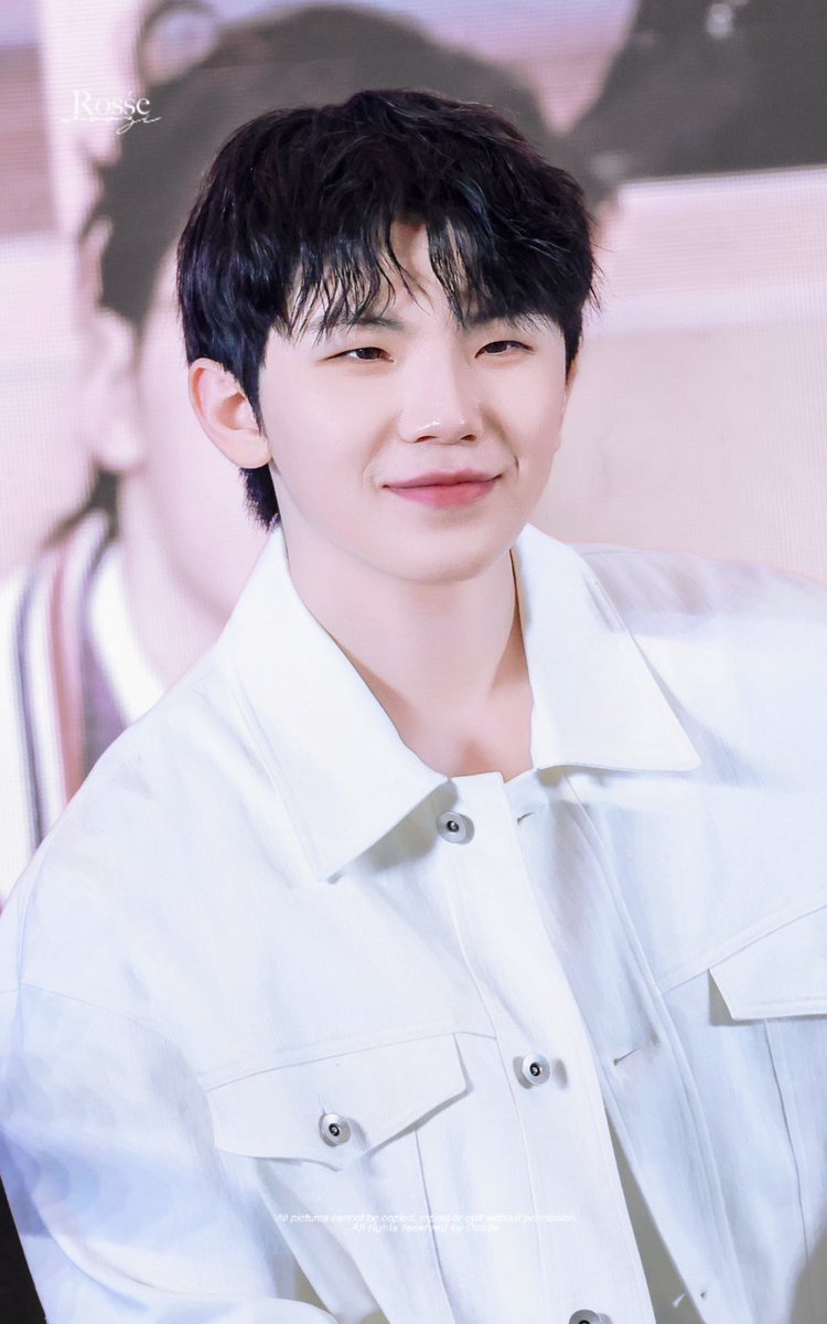 __EGGPLANT's tweet photo. 년도가 다른 사진을 찾으시오 https://t.co/8DNUYXRByy