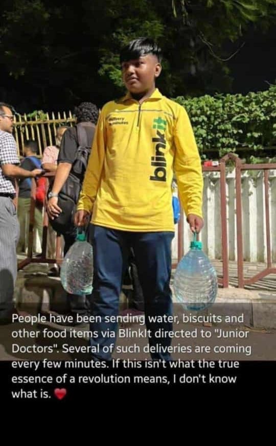 DrDatta_AIIMS's tweet photo. When the streets are alive with purpose, Bengalis respond with love. ❤️ 

Doctors are standing for their cause, and citizens of Kolkata are sending water, biscuits, and kindness through BlinkIt deliveries every few minutes! 

This is what the true essence of community looks like! https://t.co/FUqir1mxWc