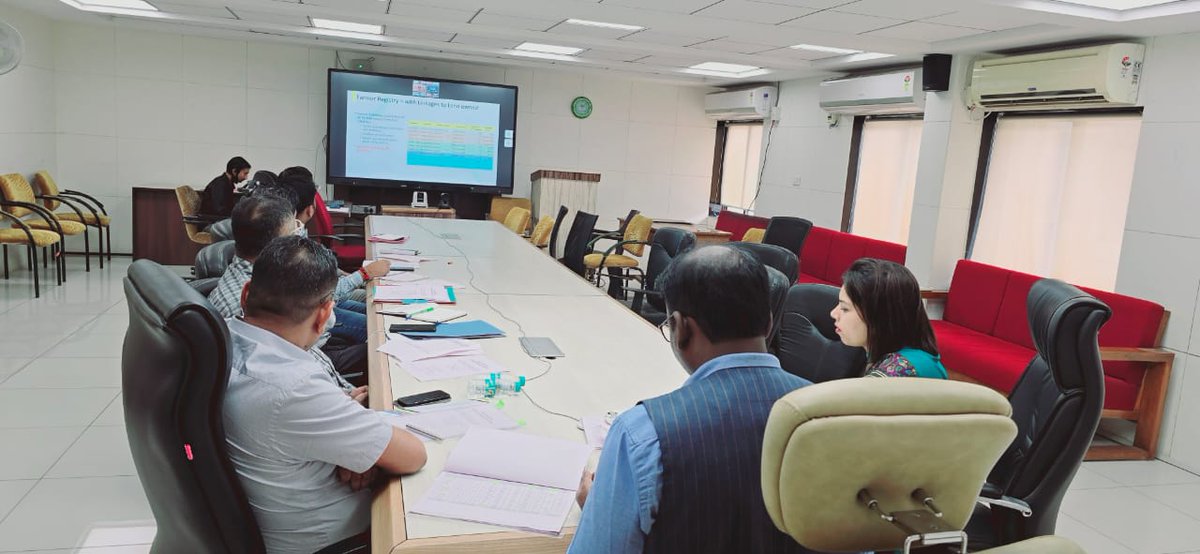 DDAgriExtMeh's tweet image. આજ રોજ માનનીય મુખ્ય સચિવ સાહેબશ્રીના અધ્યક્ષપણા હેઠળ ડીજીટલ ક્રોપ સર્વેની કામગીરી અંતર્ગત વિડિયો કોન્ફરન્સ માધ્યમથી રિવ્યુ બેઠક રાખવામાં આવી. ભવિષ્યમાં ડિજિટલ ક્રોપ સર્વે આધારિત પાણી પત્રક તથા પાક વાવેતર, પાક પરિસ્થિતિ ના સચોટ આંકડા મળી શકશે જેનો ખેડૂતોને ફાયદો થશે.