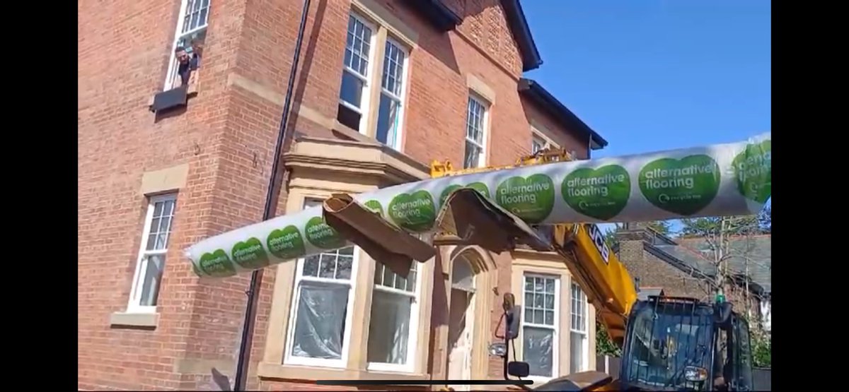 Flying carpet anyone?😆

The team had an exciting day out at this customer’s house where they got the carpets in through the window using a crane😱

The lengths we go to for our customers🙌

<a href="/AlternativeFlr/">Alternative Flooring</a> 
#prestonbusiness #flooring #carpet #alternativeflooring #carpetcrane