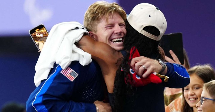 At the Paris Paralympic Track and Field Competition on the 6th, American Hunter Woodhall won the gold medal in the T62 400 meter final in 46.36 seconds. He defeated the previous Tokyo Paralympic Games champion and world champion Felix, who is also the world record holder