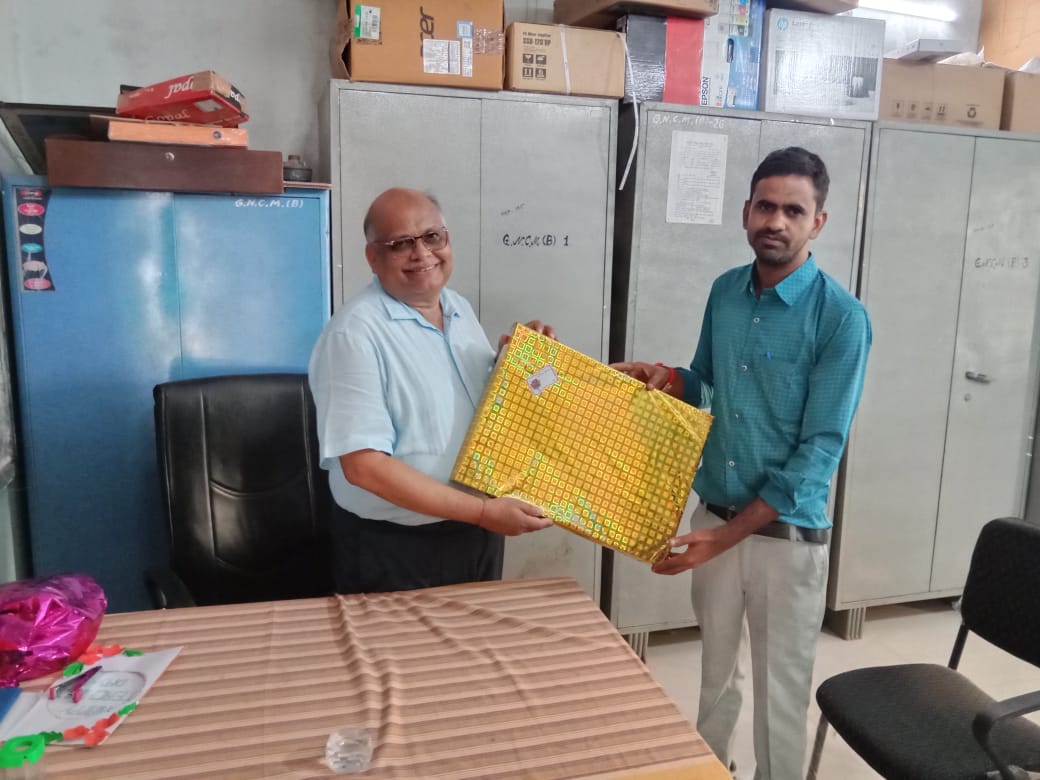 NARESHT14713399's tweet photo. हिरवानी ऑनलाइन च्वाइस सेंटर के संचालक भैया पारख दास साहू जी को शास. नवीन महाविद्यालय माहुद बी के जनभागीदारी समिति के अध्यक्ष का पदभार ग्रहण करने पर हार्दिक बधाई एवम शुभकामनाएं -- https://t.co/fIDdS7UHcV