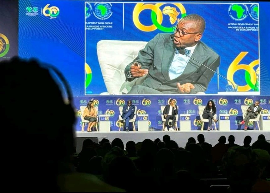 DouaLeaICRC's tweet photo. 60 ans de la #BAD #AfDB à #Abidjan : le conseiller principal pour les partenariats institutionnels au @CICR_Afrique a salué la nouvelle orientation de la Banque qui prend désormais en compte l’urgence #humanitaire dans les questions de développement. @SunTzu225 @CICR_fr https://t.co/20bB6CayqM
