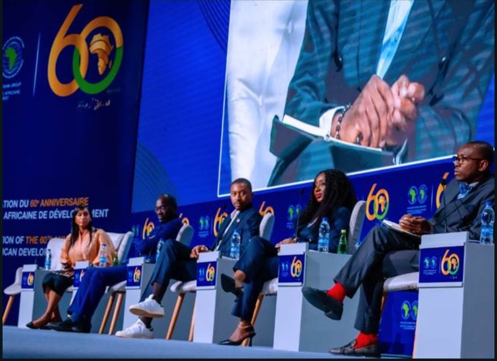 DouaLeaICRC's tweet photo. 60 ans de la #BAD #AfDB à #Abidjan : le conseiller principal pour les partenariats institutionnels au @CICR_Afrique a salué la nouvelle orientation de la Banque qui prend désormais en compte l’urgence #humanitaire dans les questions de développement. @SunTzu225 @CICR_fr https://t.co/20bB6CayqM