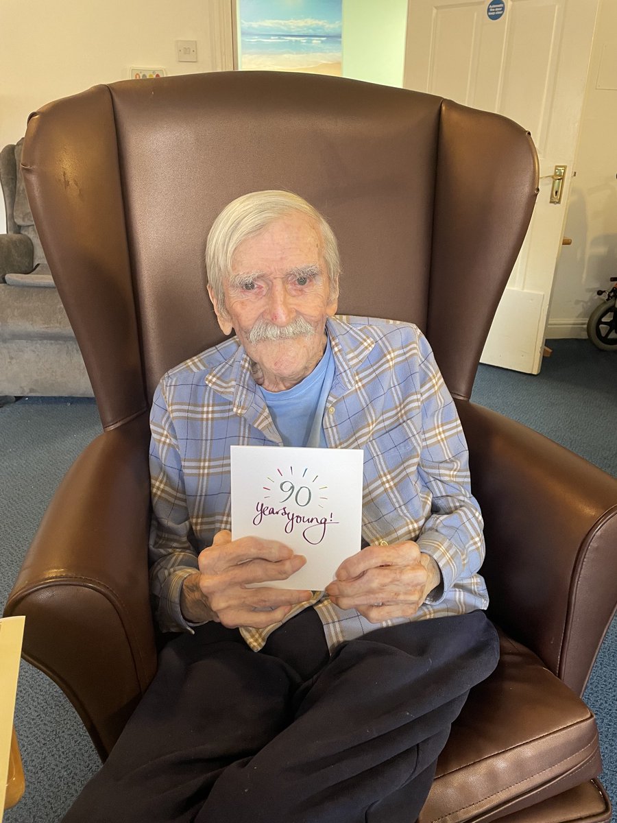 Happy Birthday Meirion from everyone at Cardiff Meds RFC . 90 years old today ❤️🏉🏴󠁧󠁢󠁷󠁬󠁳󠁿🥂