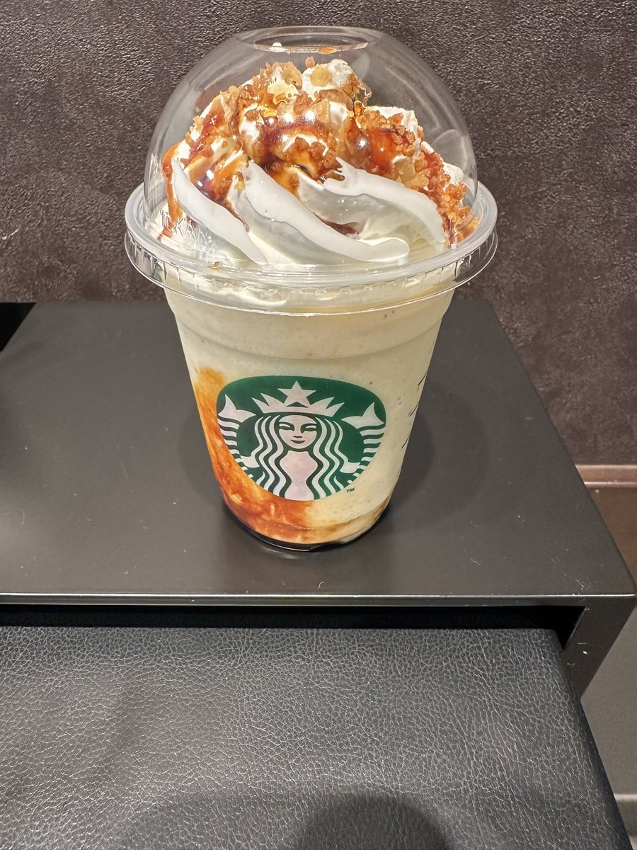 uSpmdH6HllmZtiw's tweet image. #スタバ
#焼き芋香ばしキャラメルフラペ
#オータムブレンド

スタバ新作焼き芋🍠フラペ
去年も飲んだけど美味しい😋
朝のコーヒーに
オータムブレンドも買った☕️

人手不足の上に仕事忙しく
毎日疲れすぎ🤣