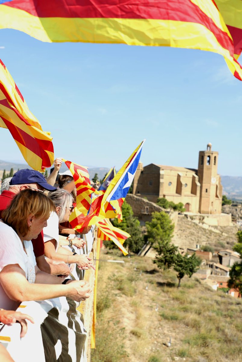 ANCBalaguer's tweet photo. A la Muralla de #Balaguer
Visca Catalunya lliure !
#11S2024 #independència https://t.co/GwOD1NDuNv