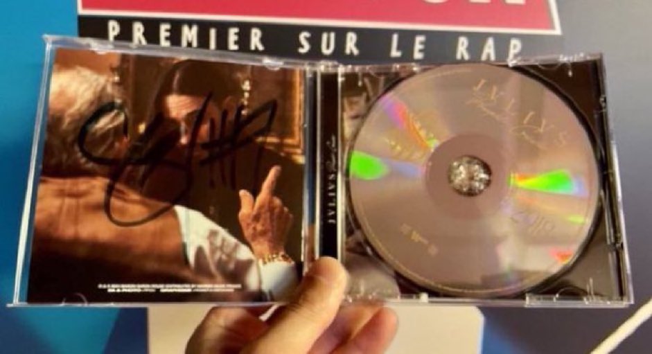 mehdiradio's tweet photo. 🔊SkyrockDédicace (12h-16h) 
T’offre le 📀 dédicacé de @Sch_Mathafack !

RT/FOLLOW et TWEET avec le #AmidiCestMehdi pour participer 

Tirage au sort 16h

1 gagnant(e) 🏆
Bonne chance les gâtés 🤞

#CONCOURS https://t.co/g3DRlMfpGU