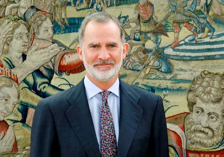 Su Majestad el Rey Felipe VI, accediendo a la petición que Le hemos formulado, ha tenido a bien aceptar la Presidencia del Comité de Honor del II Congreso Internacional de Hermandades y Piedad Popular, que se celebrará en Sevilla del 4 al 8 de diciembre próximo. 
Nuestro
