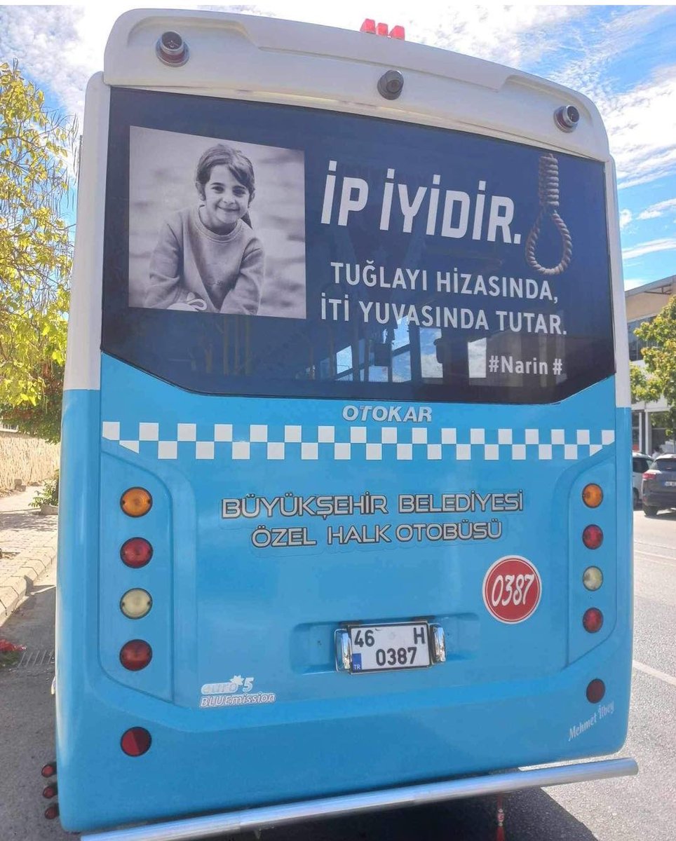 siyahsancakx's tweet photo. ▪️ Kahramanmaraş’ta bir halk otobüsü;

“İp iyidir. Tuğlayı hizasında, iti yuvasında tutar.” https://t.co/ydPpWLhhaM