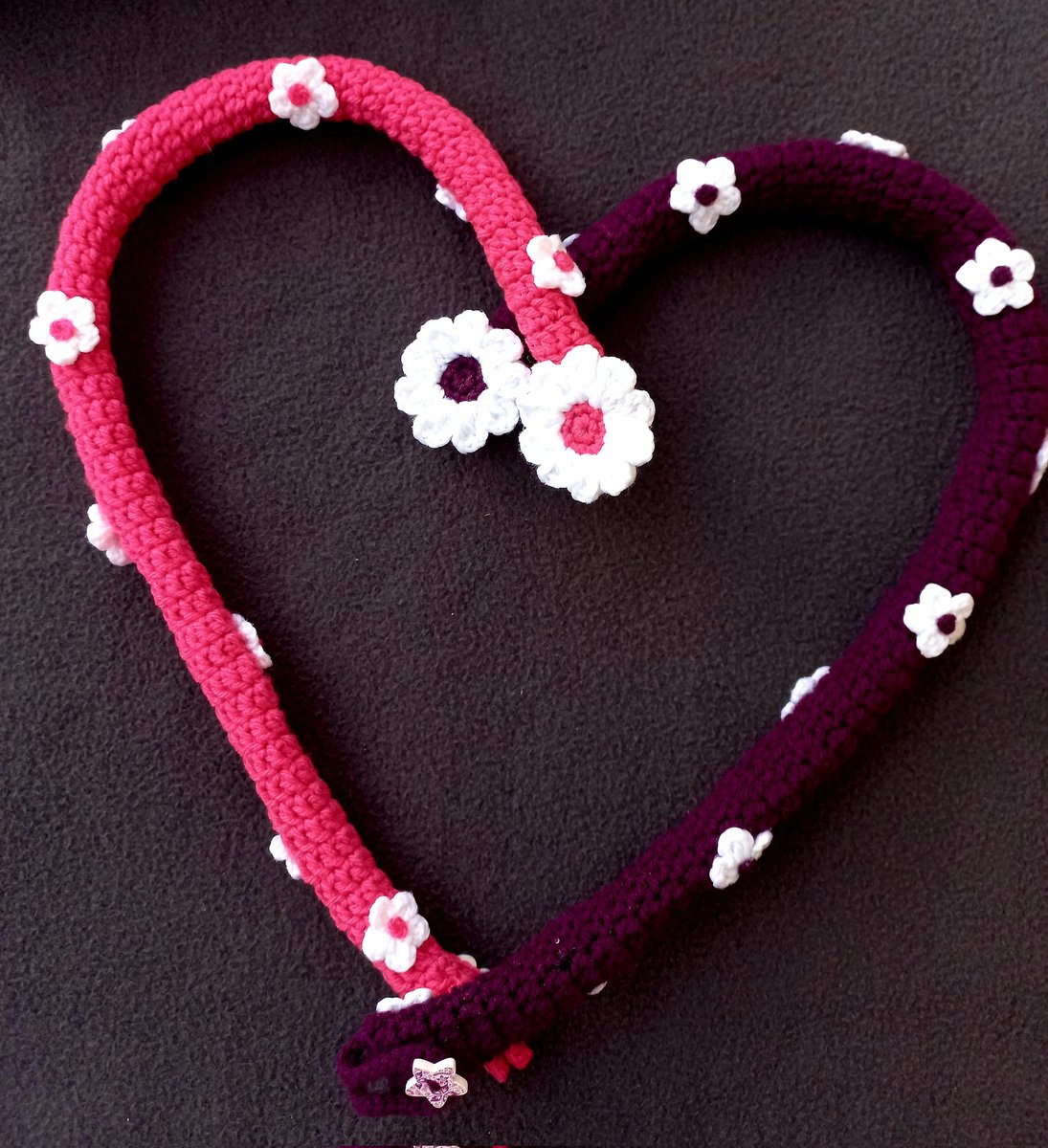 SlipStitch15's tweet photo. Our everyday heroes need this kind of aesthetic touch in their hectic lives. Let's add a touch of cuteness and elegance to the medical profession with these beautifully crafted steth covers 🩺🩷💜 https://t.co/4kNA0z6olU