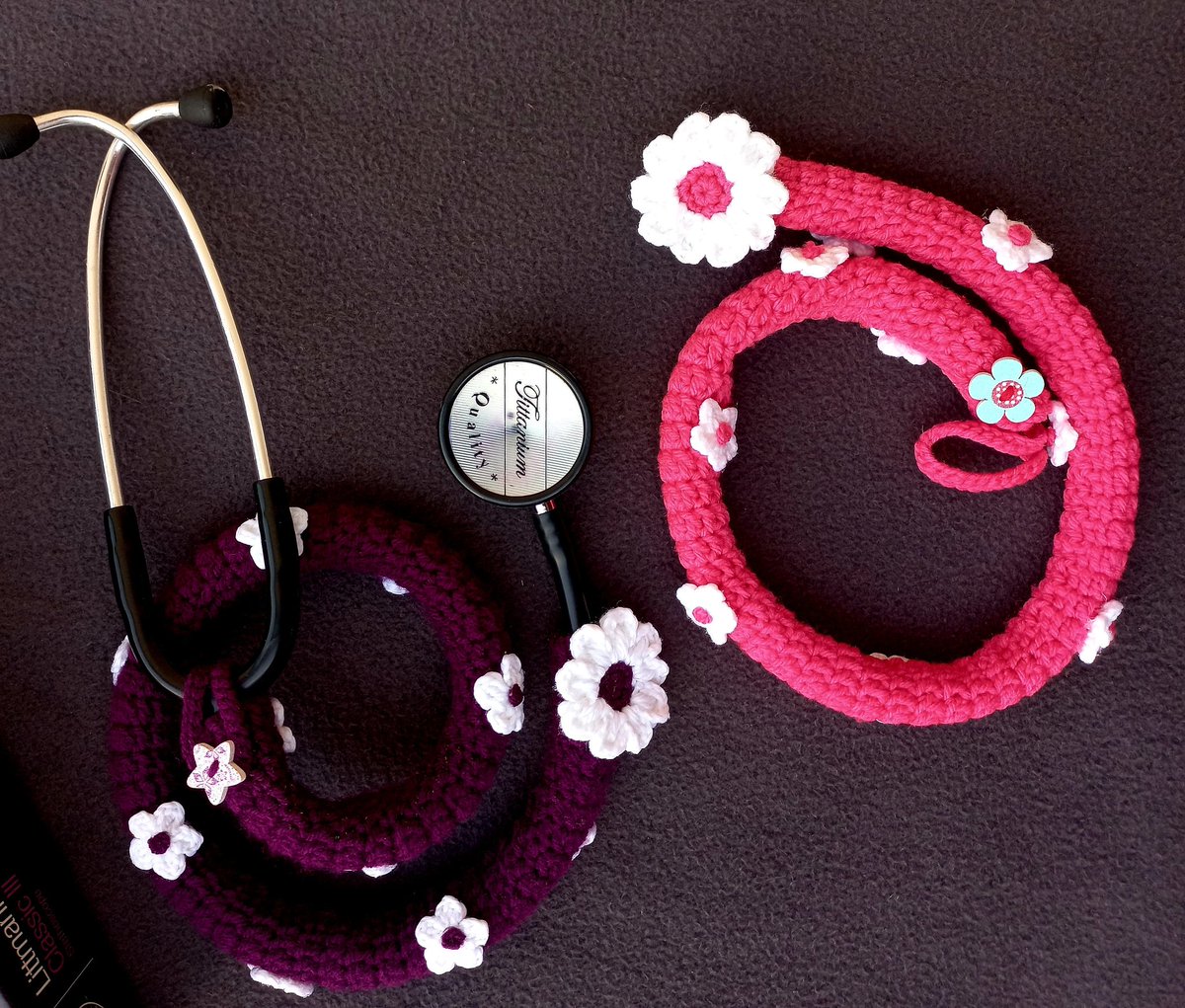 SlipStitch15's tweet photo. Our everyday heroes need this kind of aesthetic touch in their hectic lives. Let's add a touch of cuteness and elegance to the medical profession with these beautifully crafted steth covers 🩺🩷💜 https://t.co/4kNA0z6olU
