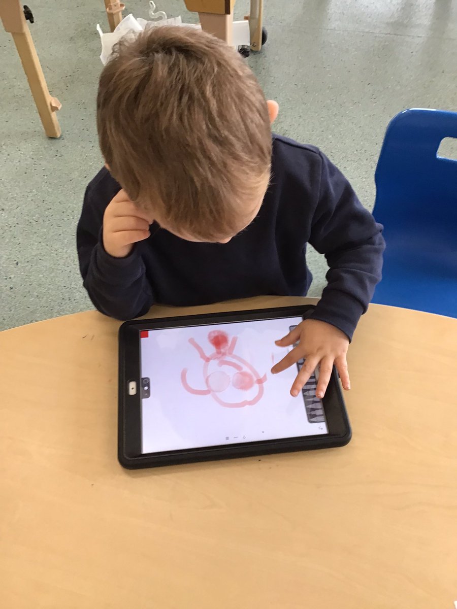 bumblebees_MRPA's tweet image. We’ve been learning how to use the iPads sensibly and safely. We talked about what to do if you see something scary or horrible on the tablet or computer or phone. #MRPALearning #MRPAComputing @mrpa_computing