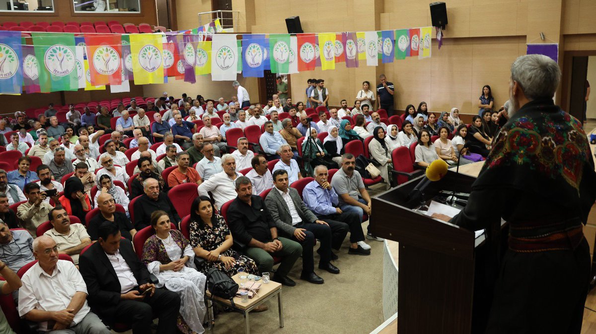 DemHaliliye's tweet photo. Haliliye 1. Olağanüstü kongremizi coşkuyla gerçekleştirdik. Kongremize katılan STK’lara, derneklere, kurumlara, siyasi partilere ve halkımıza teşekkür ederiz. Seçilen yeni yönetime başarılar dileriz. https://t.co/F5QJ1XRvIv