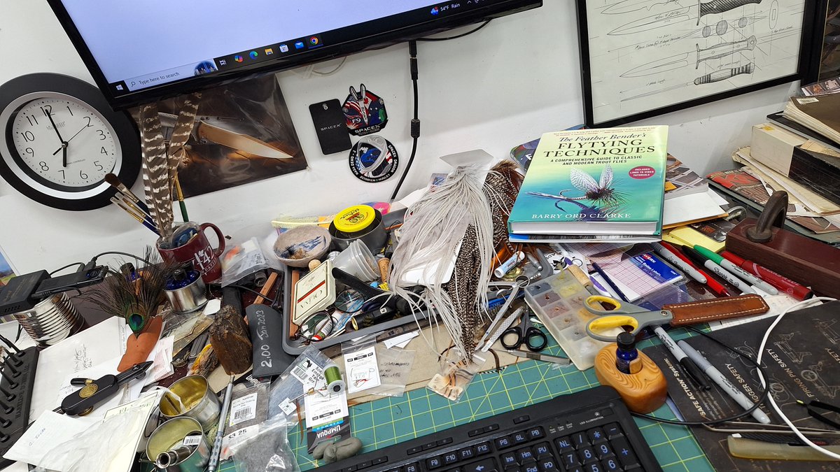 bill_harsey's tweet photo. Time to clean off the drafting table from last night to get going on the work for the Spartan Blades guys.
We got some serious stuff in progress.
Ps. nobody snitch me out please.
#spartanblades #flytying #featherbender #draftingtable #harseydesign https://t.co/dcreKKOfAU