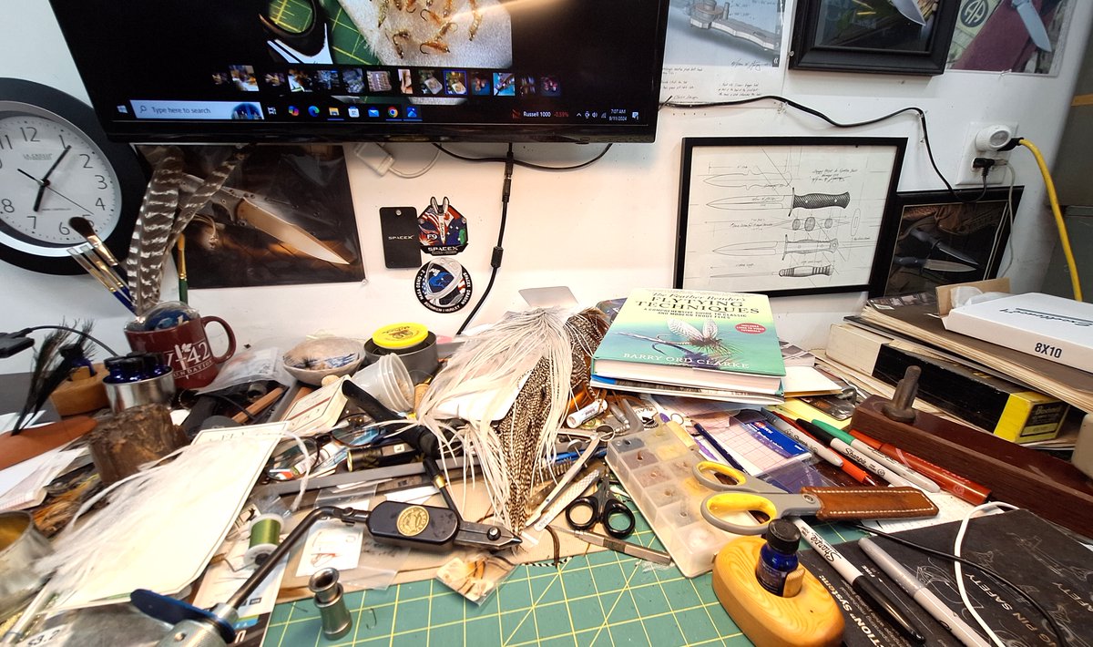 bill_harsey's tweet photo. Time to clean off the drafting table from last night to get going on the work for the Spartan Blades guys.
We got some serious stuff in progress.
Ps. nobody snitch me out please.
#spartanblades #flytying #featherbender #draftingtable #harseydesign https://t.co/dcreKKOfAU