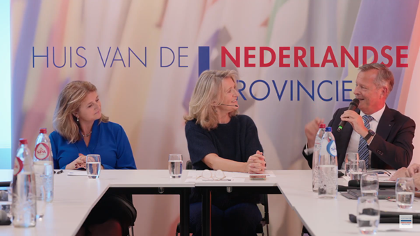 <a href="/ITEM_UM/">ITEM Expertise Centre (Maastricht University)</a> #EVENT | <a href="/ArthVanDijk/">CvdK Arthur van Dijk</a> (HNP Chairman) and <a href="/BollenAnouk/">Anouk Bollen</a> (ITEM Director) open the event with an analysis of election results in 🇳🇱, 🇧🇪 &amp; the 🇪🇺, as well as 🇩🇪 politics.

While “regions are at the centre”, the current state of the internal borders is worrying. What can we expect?