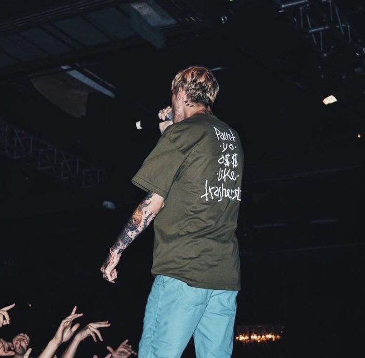 DeadboySzn's tweet photo. Lil peep rockin a DIRTYNASTY$UICIDE shirt 🐐 https://t.co/VEMUSmVHkR