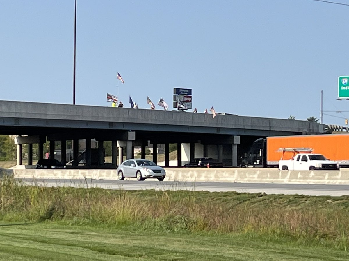 ScottWTHR's tweet photo. They gather with flags and signs on 116th Street above I-69 every September 11 to remember the lives lost on 9/11. @WTHRcom 

#neverforget https://t.co/TEIEVGPF7F