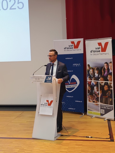 Académie de Versailles (@acversailles) on Twitter photo Présentation de l'offre éducative du <a href="/valdoise/">Département du Val d'Oise</a> en présence d' <a href="/OlivierWambecke/">Olivier Wambecke</a>, IA-DASEN du 95.
Conçues en lien avec <a href="/education_gouv/">Ministère Éducation nationale</a>, ces actions du département visent la réussite et l’#ÉgalitéDesChances. Merci à la collectivité pour son engagement exemplaire et complémentaire 👏 Présentation de l'offre éducative du <a href="/valdoise/">Département du Val d'Oise</a> en présence d' <a href="/OlivierWambecke/">Olivier Wambecke</a>, IA-DASEN du 95.
Conçues en lien avec <a href="/education_gouv/">Ministère Éducation nationale</a>, ces actions du département visent la réussite et l’#ÉgalitéDesChances. Merci à la collectivité pour son engagement exemplaire et complémentaire 👏