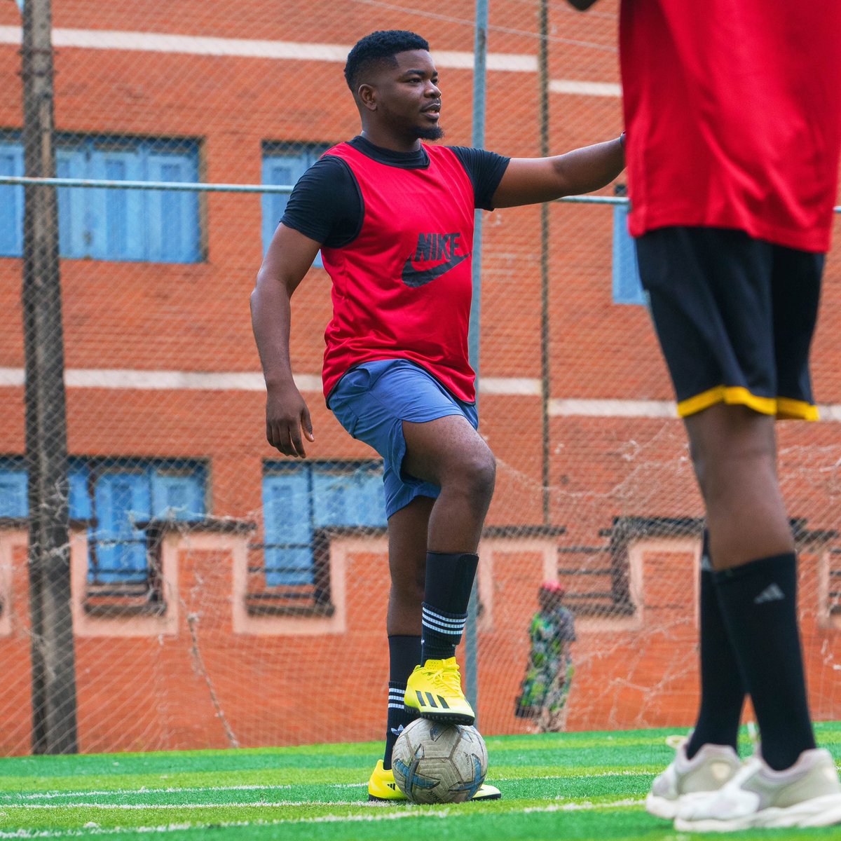 Fosudo's tweet photo. My Stats:

1 Goal
1 Assist
3 Shots on Target
Held the Defence (CB)

🔴 Team Red - 8 Goals ⚽️
🟡 Team Yellow - 5 Goals ⚽️ https://t.co/N8tAHMfsGy