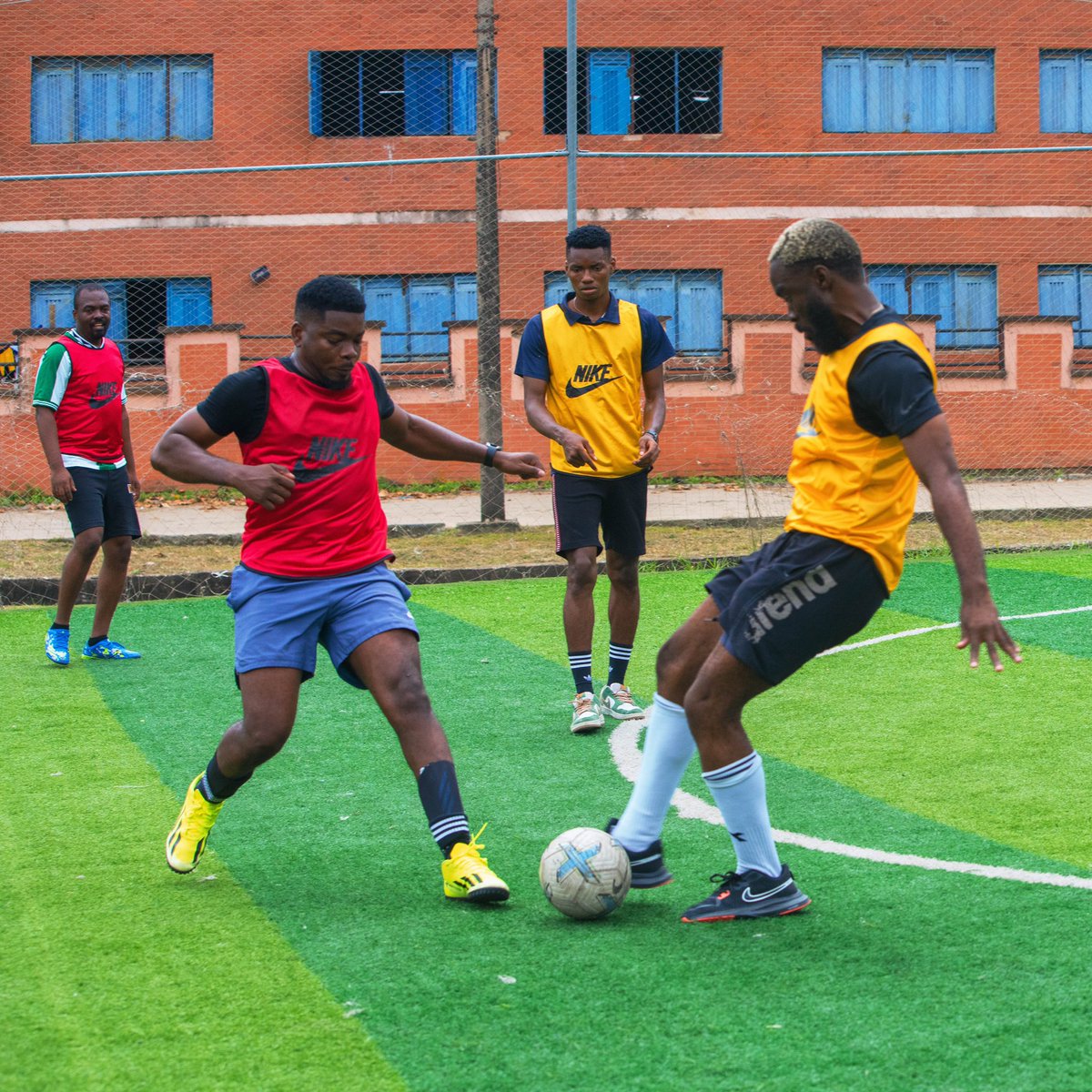 Fosudo's tweet photo. My Stats:

1 Goal
1 Assist
3 Shots on Target
Held the Defence (CB)

🔴 Team Red - 8 Goals ⚽️
🟡 Team Yellow - 5 Goals ⚽️ https://t.co/N8tAHMfsGy