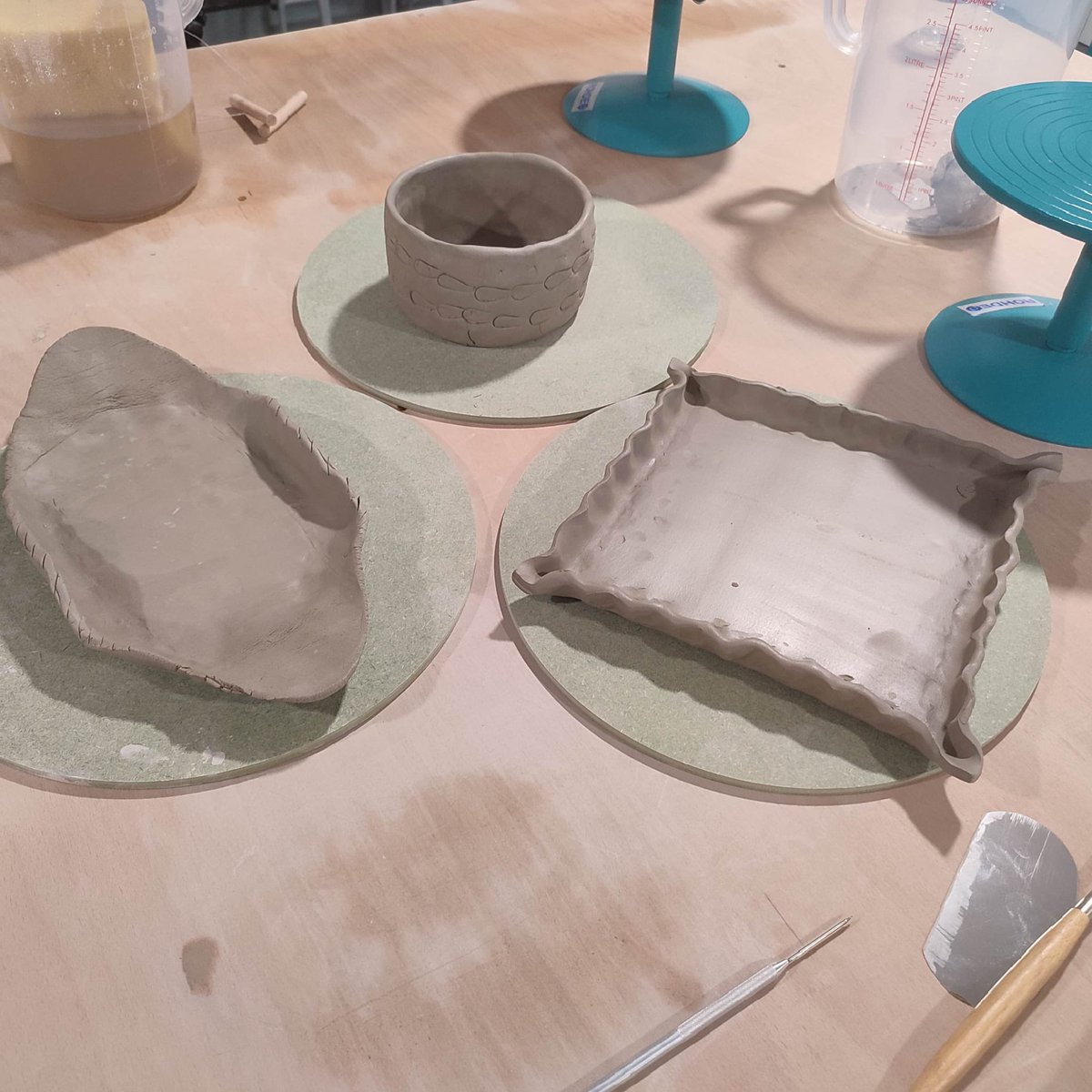 What a brilliant pottery workshop led by Ho at County Hall Pottery. Ho gave us step by step instructions to hand building and slab rolling techniques to create a simple pinch pot and plate. Look at the amazing work we have produced in just 2 hours!