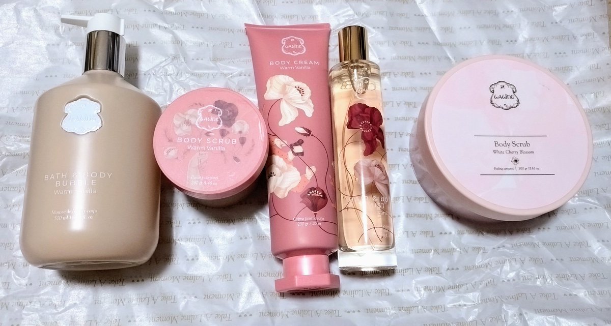namidairo2222's tweet photo. ラリンのWarm Vanillaがマジで良い匂いすぎてセット買いしたら右のでっかいスクラブが無料で貰えた\( ˙꒳˙  )/　この香り何かに似てる…って思ってたら同じくローラメルシエのアンバーバニラに似てるって書いてる人居た！だからこってりバニラ好きにはマジでこれおすすめしたい‼

#LALINE https://t.co/GQkV0oPxgc