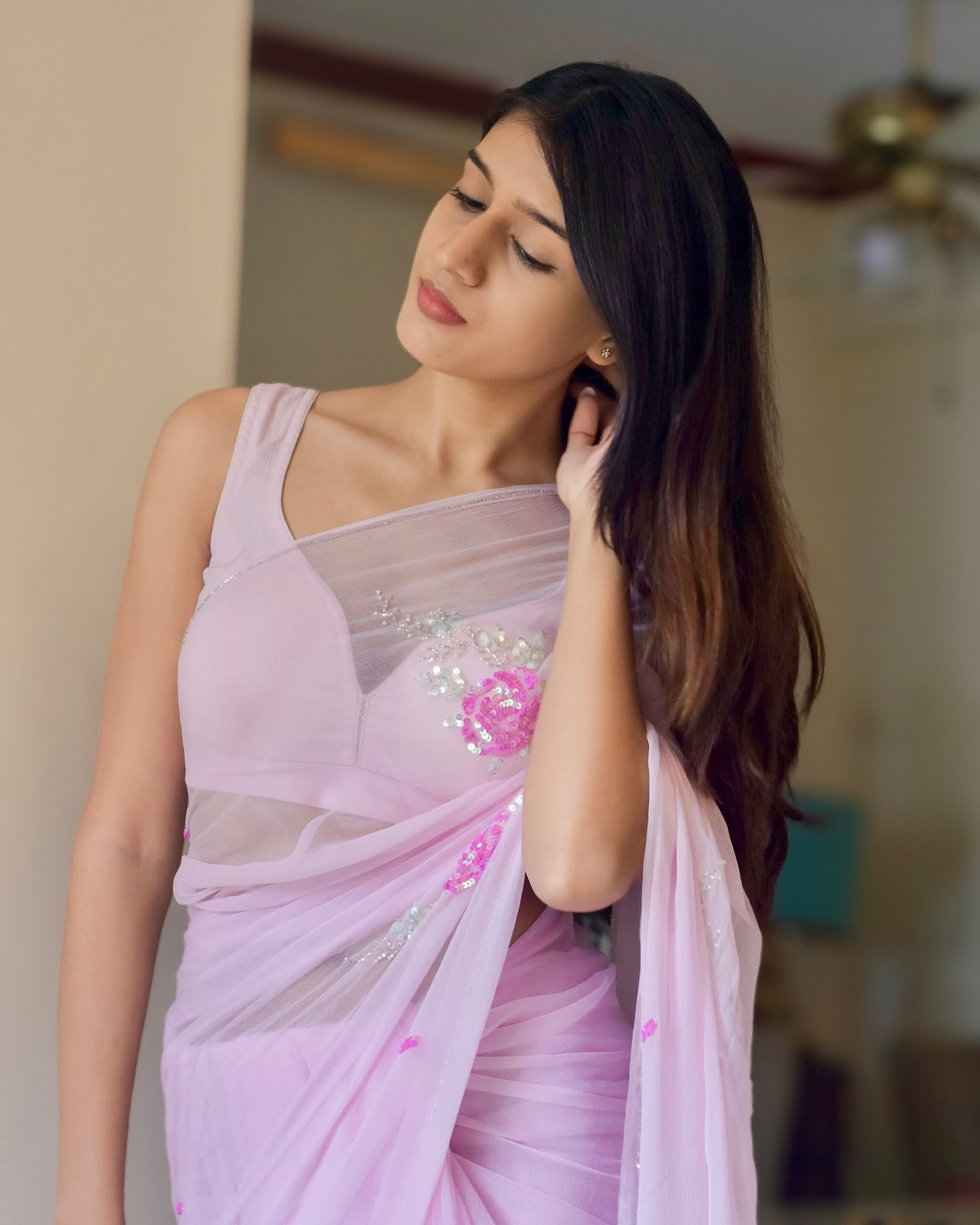 GXMbl4CbIAERYmE?format=jpg&name=large