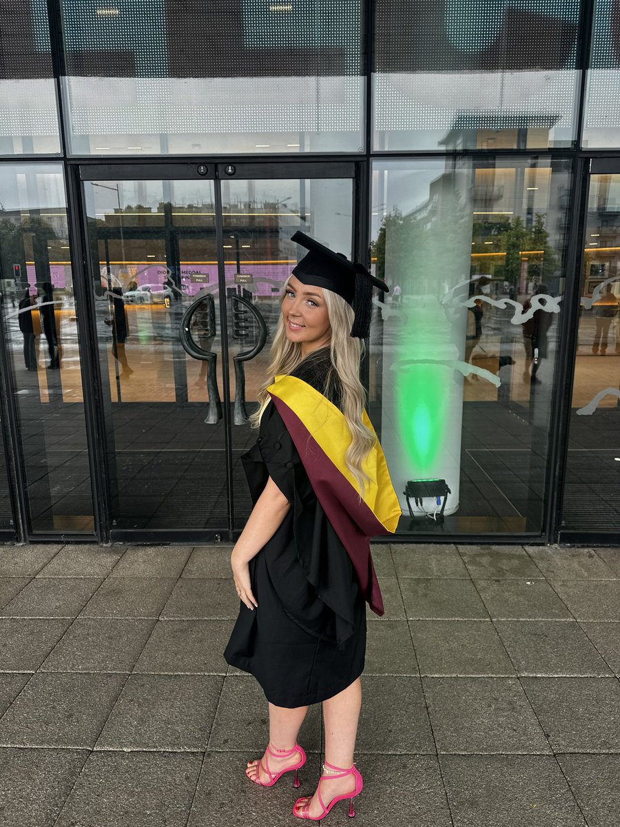 Miss Thomas tweet media